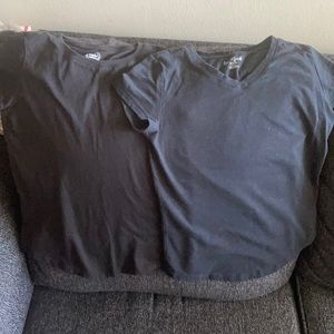 2 black Ts